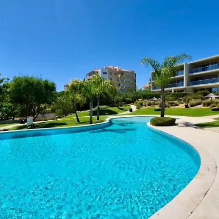 Oasis Com Piscina Perto Da