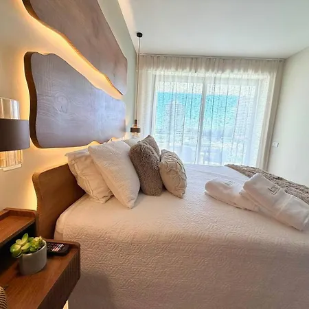 Oasis Com Piscina Perto Da *